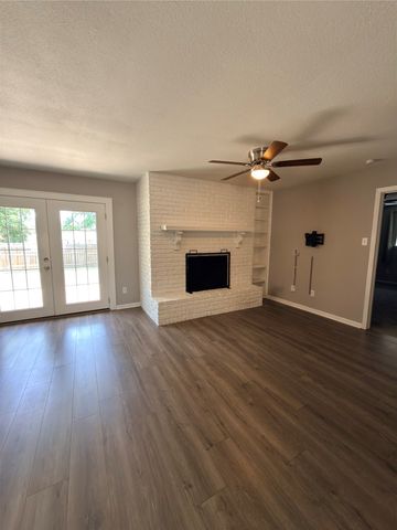 900 Prestwick Street, Bedford, TX 76022