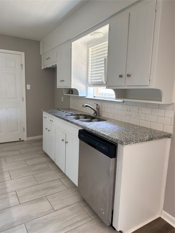 900 Prestwick Street, Bedford, TX 76022