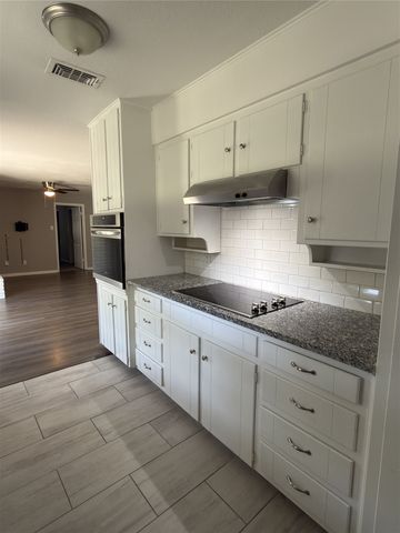 900 Prestwick Street, Bedford, TX 76022