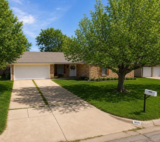 900 Prestwick Street, Bedford, TX 76022