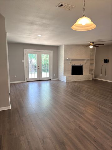 900 Prestwick Street, Bedford, TX 76022