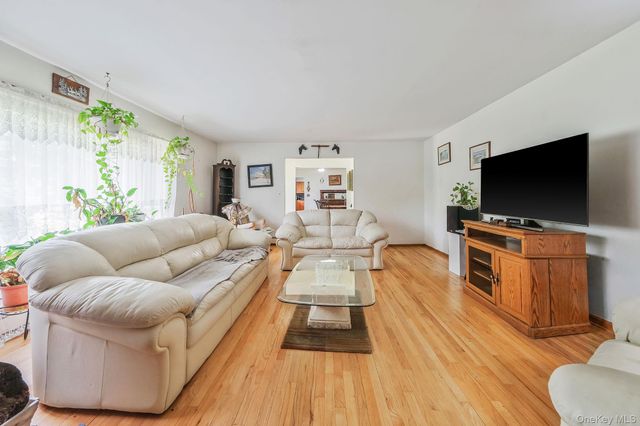202 Waverly Avenue, Medford, NY 11763