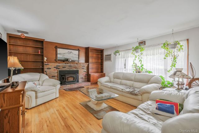 202 Waverly Avenue, Medford, NY 11763