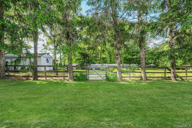 202 Waverly Avenue, Medford, NY 11763