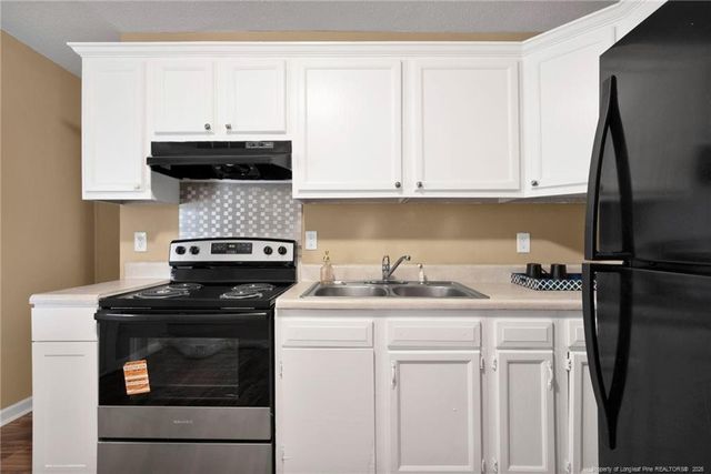 6507 Amanda Circle, Fayetteville, NC 28304