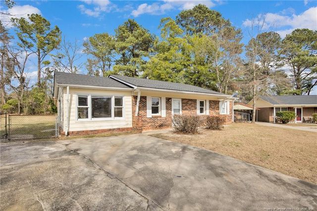 6507 Amanda Circle, Fayetteville, NC 28304