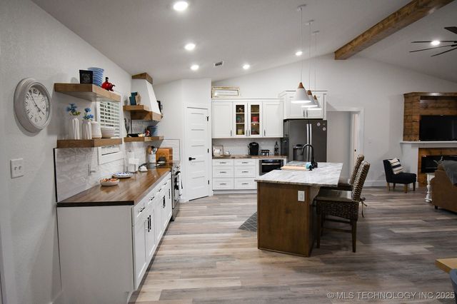 20471 W Chicken Creek Road, Cookson, OK 74427