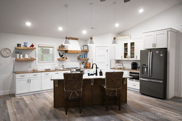 20471 W Chicken Creek Road, Cookson, OK 74427