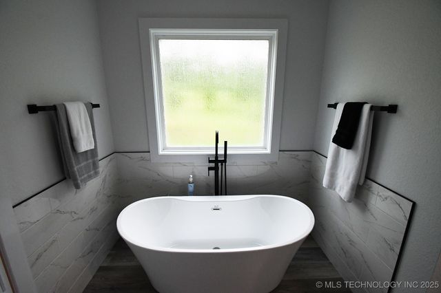 20471 W Chicken Creek Road, Cookson, OK 74427