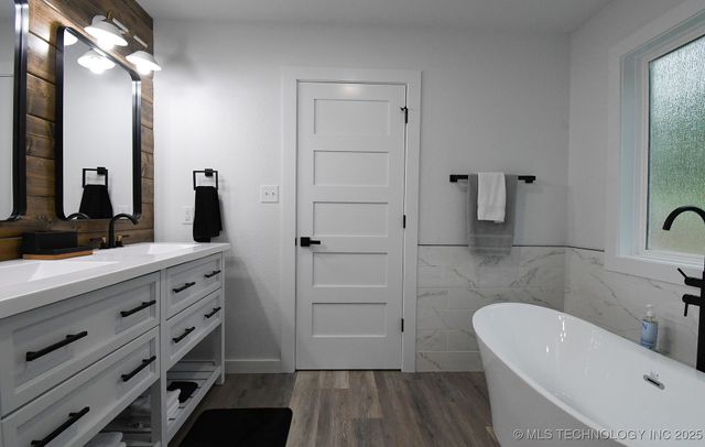 20471 W Chicken Creek Road, Cookson, OK 74427