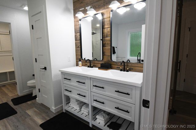 20471 W Chicken Creek Road, Cookson, OK 74427