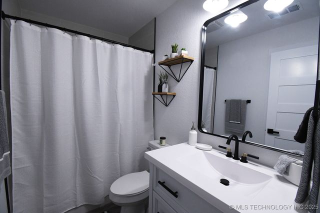 20471 W Chicken Creek Road, Cookson, OK 74427