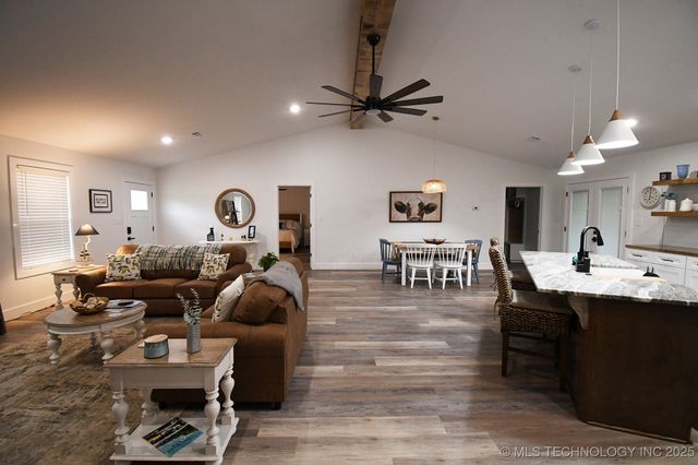 20471 W Chicken Creek Road, Cookson, OK 74427