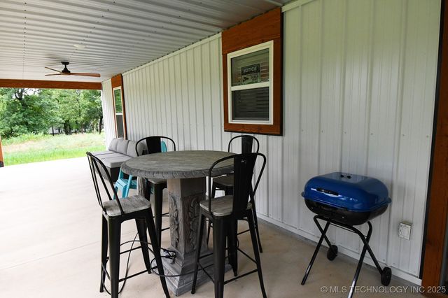 20471 W Chicken Creek Road, Cookson, OK 74427