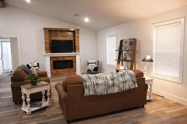 20471 W Chicken Creek Road, Cookson, OK 74427