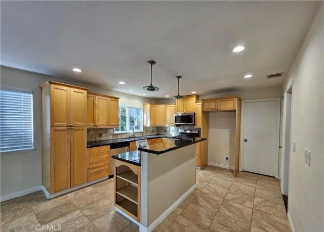 818 Stephens Avenue, Fullerton, CA 92833