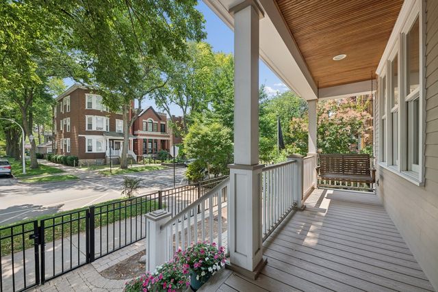 1530 W Grace Street, Chicago, IL 60613