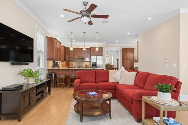 1530 W Grace Street, Chicago, IL 60613