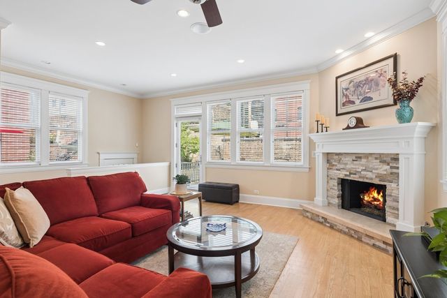 1530 W Grace Street, Chicago, IL 60613