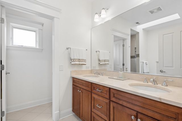 1530 W Grace Street, Chicago, IL 60613