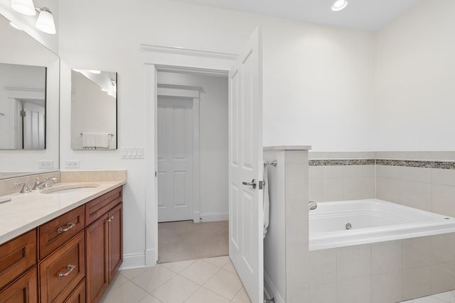 1530 W Grace Street, Chicago, IL 60613