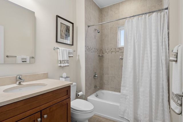 1530 W Grace Street, Chicago, IL 60613