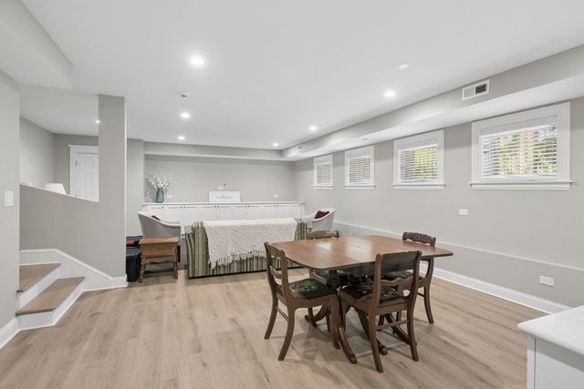 1530 W Grace Street, Chicago, IL 60613