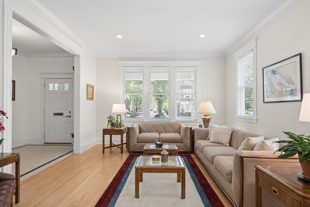 1530 W Grace Street, Chicago, IL 60613