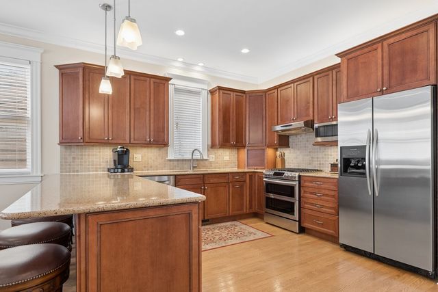 1530 W Grace Street, Chicago, IL 60613