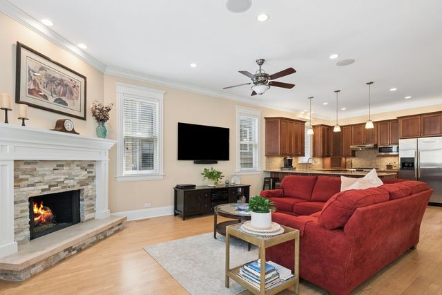 1530 W Grace Street, Chicago, IL 60613