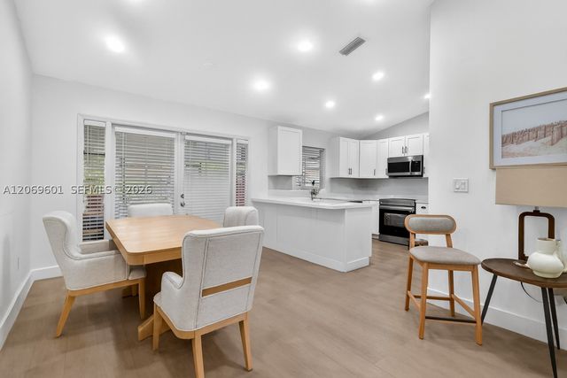 18847 NW 83rd Pl, Hialeah, FL 33015