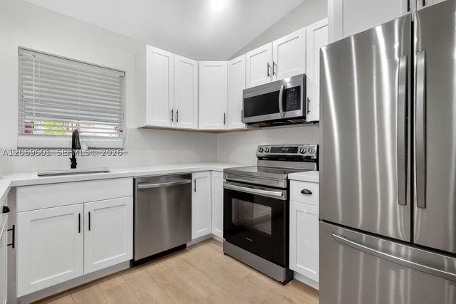 18847 NW 83rd Pl, Hialeah, FL 33015