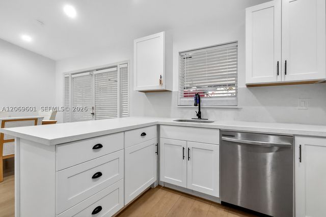 18847 NW 83rd Pl, Hialeah, FL 33015