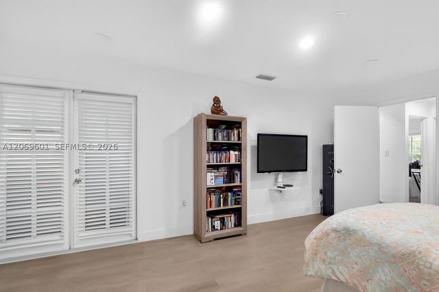18847 NW 83rd Pl, Hialeah, FL 33015