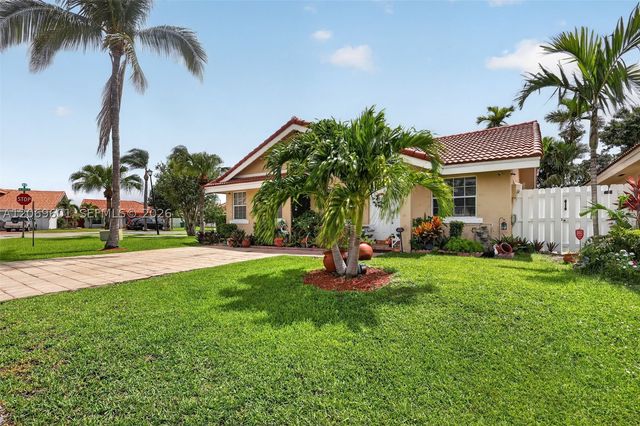 18847 NW 83rd Pl, Hialeah, FL 33015