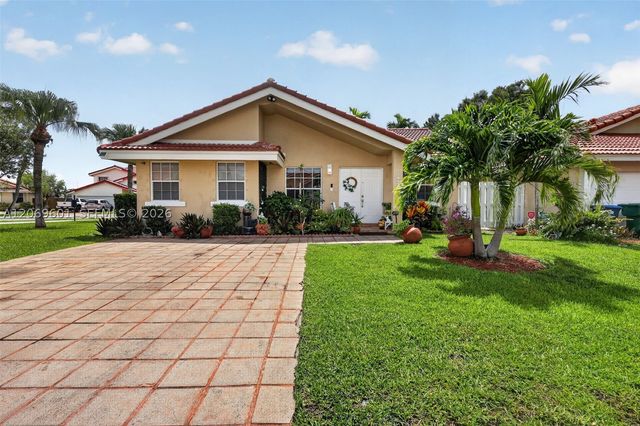18847 NW 83rd Pl, Hialeah, FL 33015