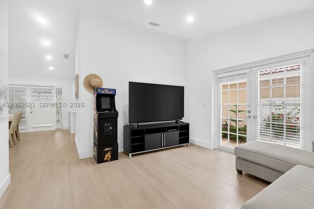 18847 NW 83rd Pl, Hialeah, FL 33015