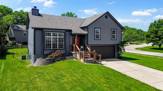 20855 W 227th Street, Spring Hill, KS 66083