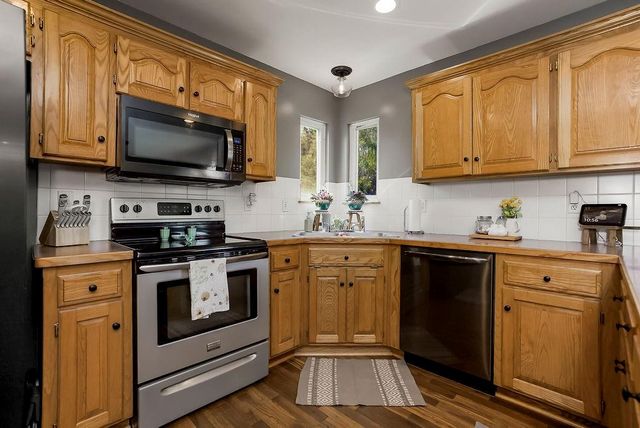20855 W 227th Street, Spring Hill, KS 66083
