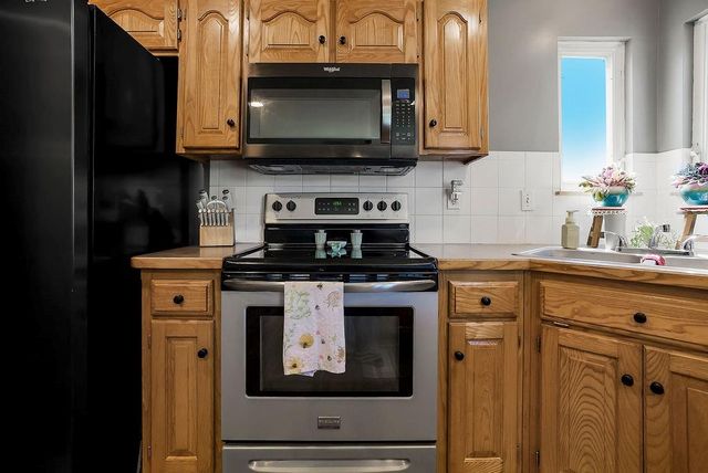 20855 W 227th Street, Spring Hill, KS 66083