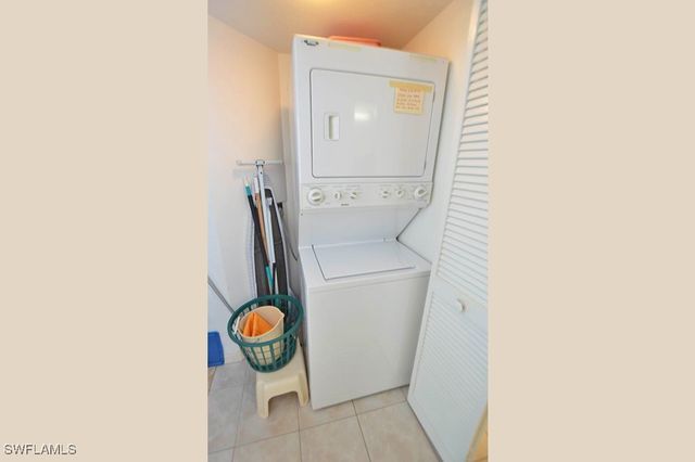 113 Wading Bird CIR W-102, Naples, FL 34110