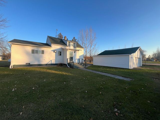 514 Adams Avenue SW, Red Lake Falls, MN 56750