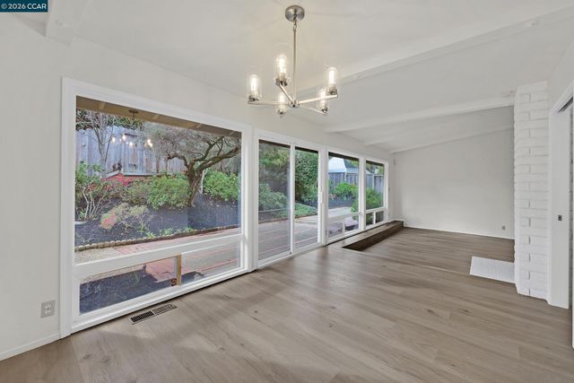 27889 Farm Hill Dr, Hayward, CA 94542