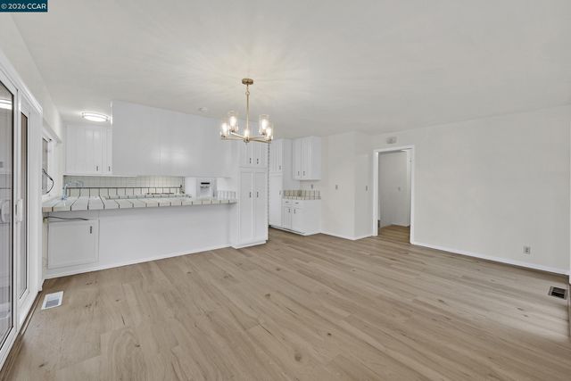 27889 Farm Hill Dr, Hayward, CA 94542