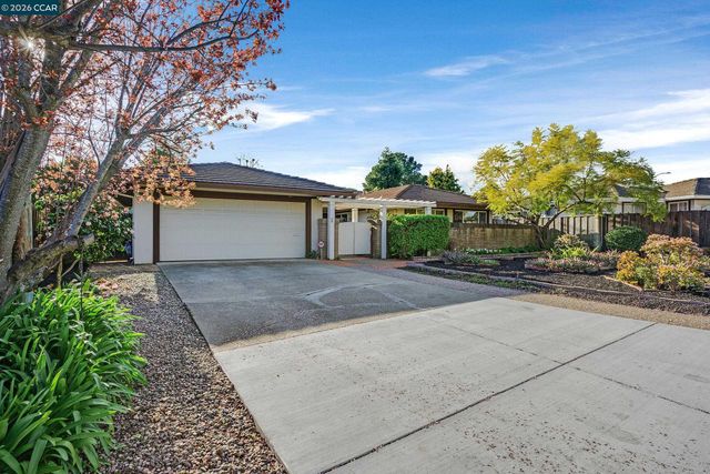 27889 Farm Hill Dr, Hayward, CA 94542