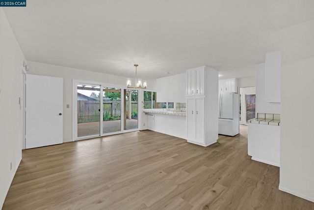 27889 Farm Hill Dr, Hayward, CA 94542