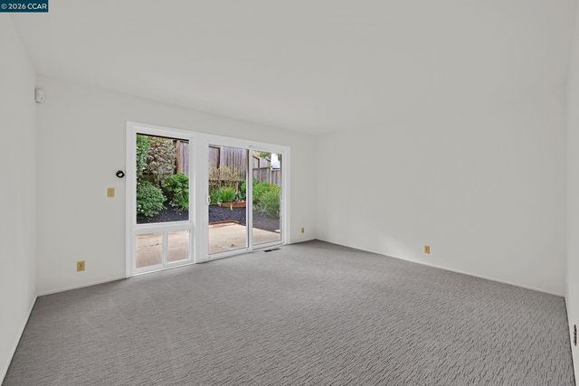 27889 Farm Hill Dr, Hayward, CA 94542