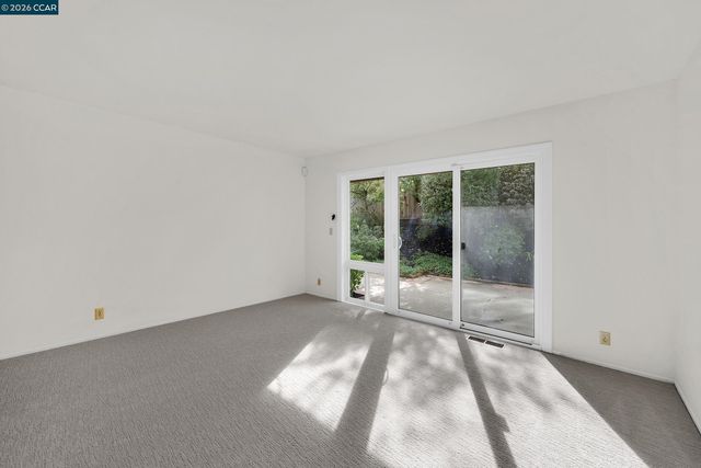 27889 Farm Hill Dr, Hayward, CA 94542