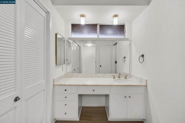 27889 Farm Hill Dr, Hayward, CA 94542