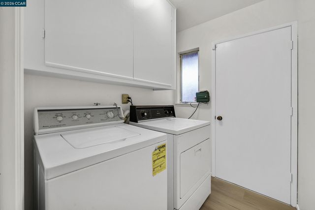 27889 Farm Hill Dr, Hayward, CA 94542